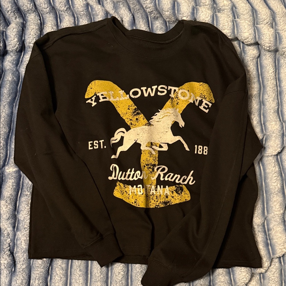 Black Yellowstone Dutton Ranch Sweatshirt-cropped crew neck